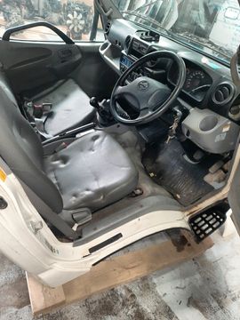 КАБИНА НА TOYOTA DYNA XZU605 N04C