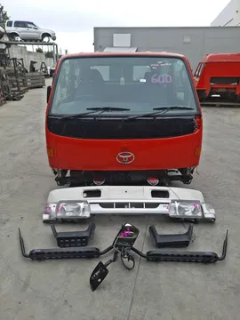 КАБИНА НА TOYOTA DYNA YY101 3Y