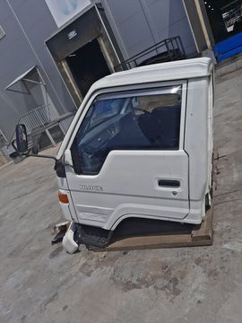 КАБИНА НА TOYOTA HIACE YH81 2Y