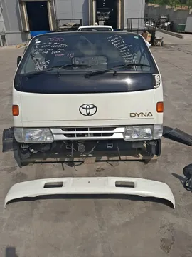 КАБИНА НА TOYOTA DYNA LY211