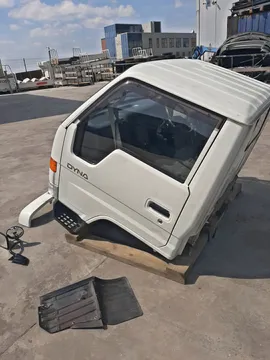 КАБИНА НА TOYOTA DYNA LY211