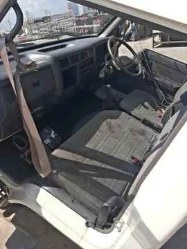 КАБИНА НА TOYOTA DYNA LY211