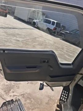 КАБИНА НА TOYOTA DYNA LY211