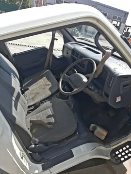 КАБИНА НА TOYOTA DYNA LY211