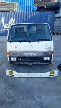 КАБИНА НА TOYOTA HIACE LH80 2L