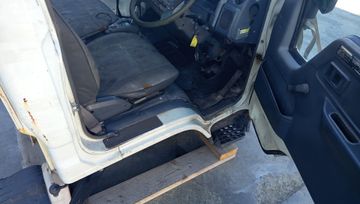 КАБИНА НА TOYOTA HIACE LH80 2L