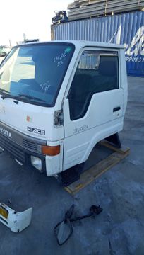 КАБИНА НА TOYOTA HIACE LH80 2L