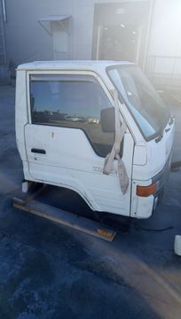 КАБИНА НА TOYOTA HIACE LH80 2L