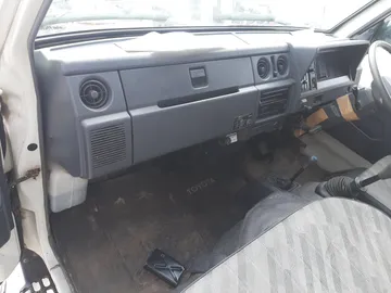 КАБИНА НА TOYOTA HIACE LH95