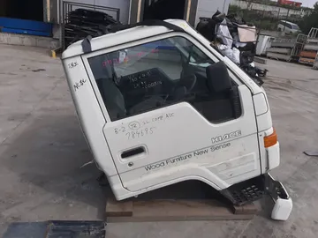 КАБИНА НА TOYOTA HIACE LH95