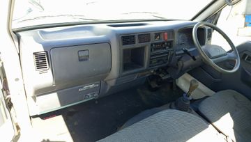 КАБИНА НА TOYOTA DYNA YY101