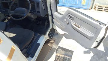 КАБИНА НА TOYOTA DYNA YY101