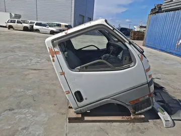 КАБИНА НА MITSUBISHI CANTER FG508B 4D35