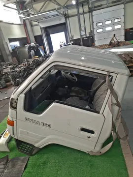 КАБИНА НА TOYOTA DYNA YY61 3Y