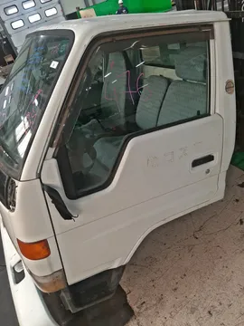 КАБИНА НА TOYOTA TOYOACE YY131