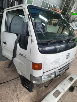 КАБИНА НА TOYOTA DYNA YY131 3Y