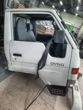 КАБИНА НА TOYOTA DYNA YY131 3Y