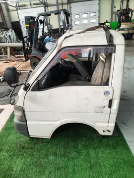 КАБИНА НА MAZDA BONGO SE28T R2