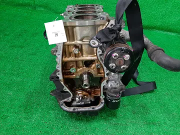 БЛОК ДВИГАТЕЛЯ НА TOYOTA AVENSIS AZT255 1AZ-FSE