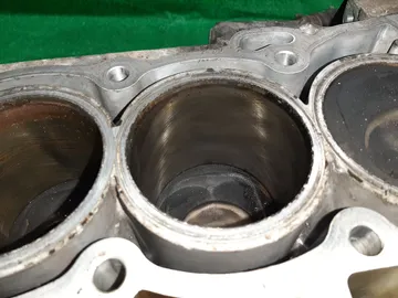 БЛОК ДВИГАТЕЛЯ НА TOYOTA AVENSIS AZT255 1AZ-FSE