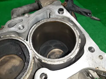 БЛОК ДВИГАТЕЛЯ НА TOYOTA AVENSIS AZT255 1AZ-FSE