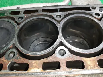 БЛОК ДВИГАТЕЛЯ НА VOLKSWAGEN GOLF 1K1 CAVD