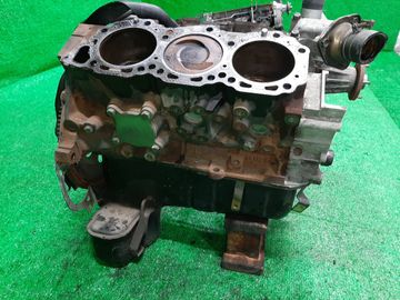 БЛОК ДВИГАТЕЛЯ НА NISSAN ELGRAND ALWE50 VG33E