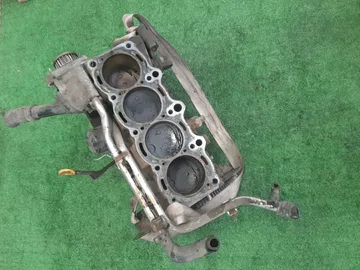 БЛОК ДВИГАТЕЛЯ НА TOYOTA MARK II QUALIS SXV20 5S-FE
