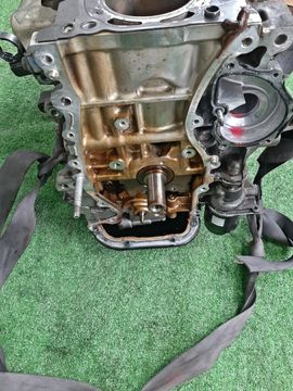 БЛОК ДВИГАТЕЛЯ НА TOYOTA AVENSIS AZT255 1AZ-FSE