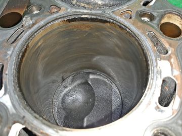 БЛОК ДВИГАТЕЛЯ НА MITSUBISHI RVR N61W 4G93