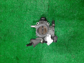 ДРОССЕЛЬНАЯ ЗАСЛОНКА НА TOYOTA ISIS ZNM10G 1ZZ-FE