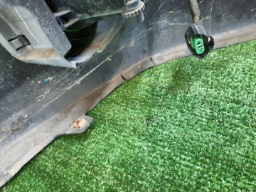 БАМПЕР НА TOYOTA PRIUS ZVW30