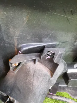 БАМПЕР НА TOYOTA VOXY AZR60G