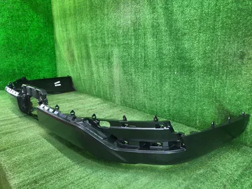 БАМПЕР НА TOYOTA LAND CRUISER VJA300W