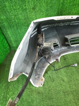 БАМПЕР НА TOYOTA ISIS ZNM10