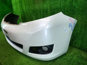 БАМПЕР НА TOYOTA ISIS ZNM10