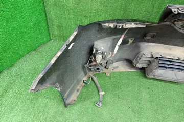 БАМПЕР НА TOYOTA PRIUS ZVW30