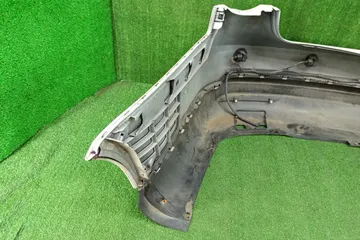 БАМПЕР НА VOLKSWAGEN JETTA 1K2