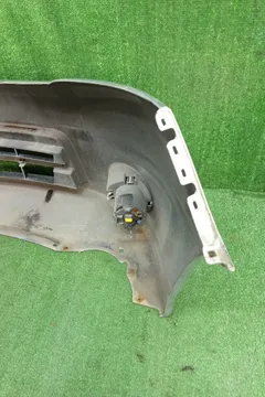 БАМПЕР НА NISSAN SERENA C25