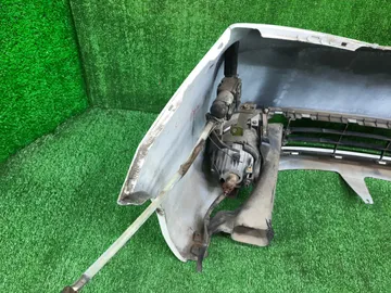 БАМПЕР НА TOYOTA ISIS ZNM10G