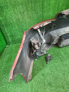 БАМПЕР НА TOYOTA PRIUS ZVW30