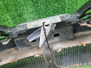 БАМПЕР НА NISSAN TINO V10