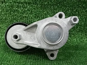 НАТЯЖИТЕЛЬ ПРИВОДНОГО РЕМНЯ НА TOYOTA COROLLA ZRE212