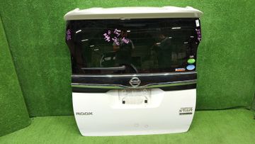 ДВЕРЬ ПЯТАЯ НА NISSAN ROOX B44A