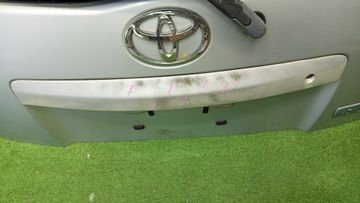 ДВЕРЬ ПЯТАЯ НА TOYOTA IST NCP60