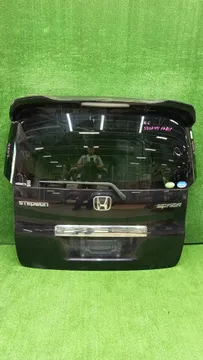 ДВЕРЬ ПЯТАЯ НА HONDA STEPWGN RK6