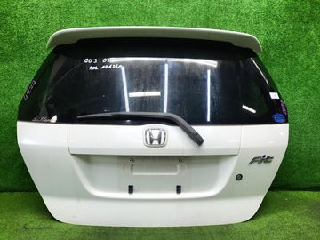 ДВЕРЬ ПЯТАЯ НА HONDA FIT GD3
