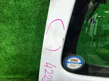 ДВЕРЬ ПЯТАЯ НА MAZDA BONGO SK22V