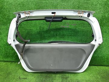 ДВЕРЬ ПЯТАЯ НА HONDA FIT GD2