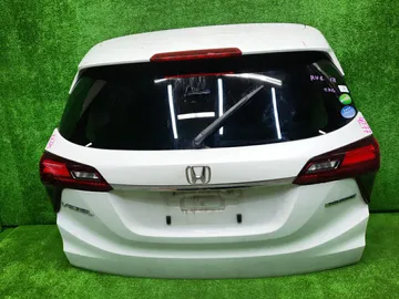 ДВЕРЬ ПЯТАЯ НА HONDA VEZEL RU1